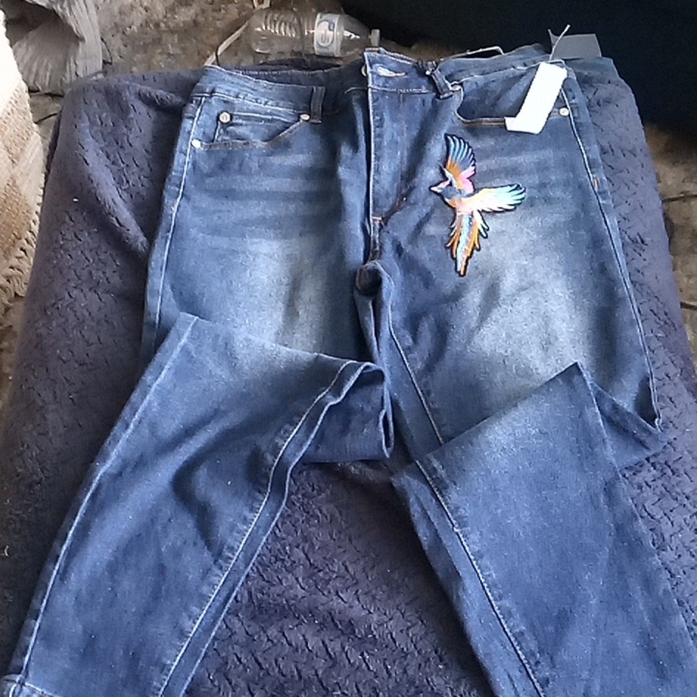 New Tahari Jeans With Embroidery Bird On Front And Flower On Back Pocket... - Picture 3 of 5